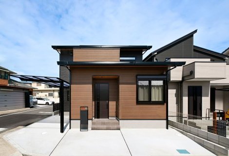 家族時間を楽しむモノトーンの家