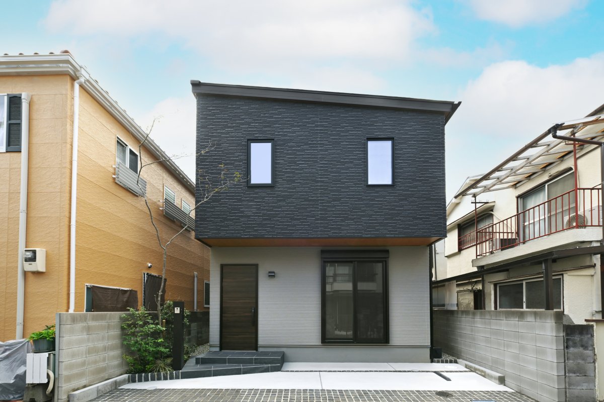 好みのデザインと吹抜けの効果で明るさも備えた、18帖のLDK